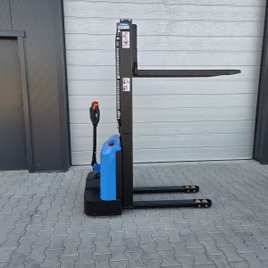 Električni visokopodizni viličar